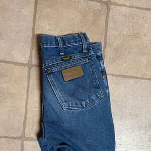 Wrangler Men's Relaxed Fit Blue Jeans